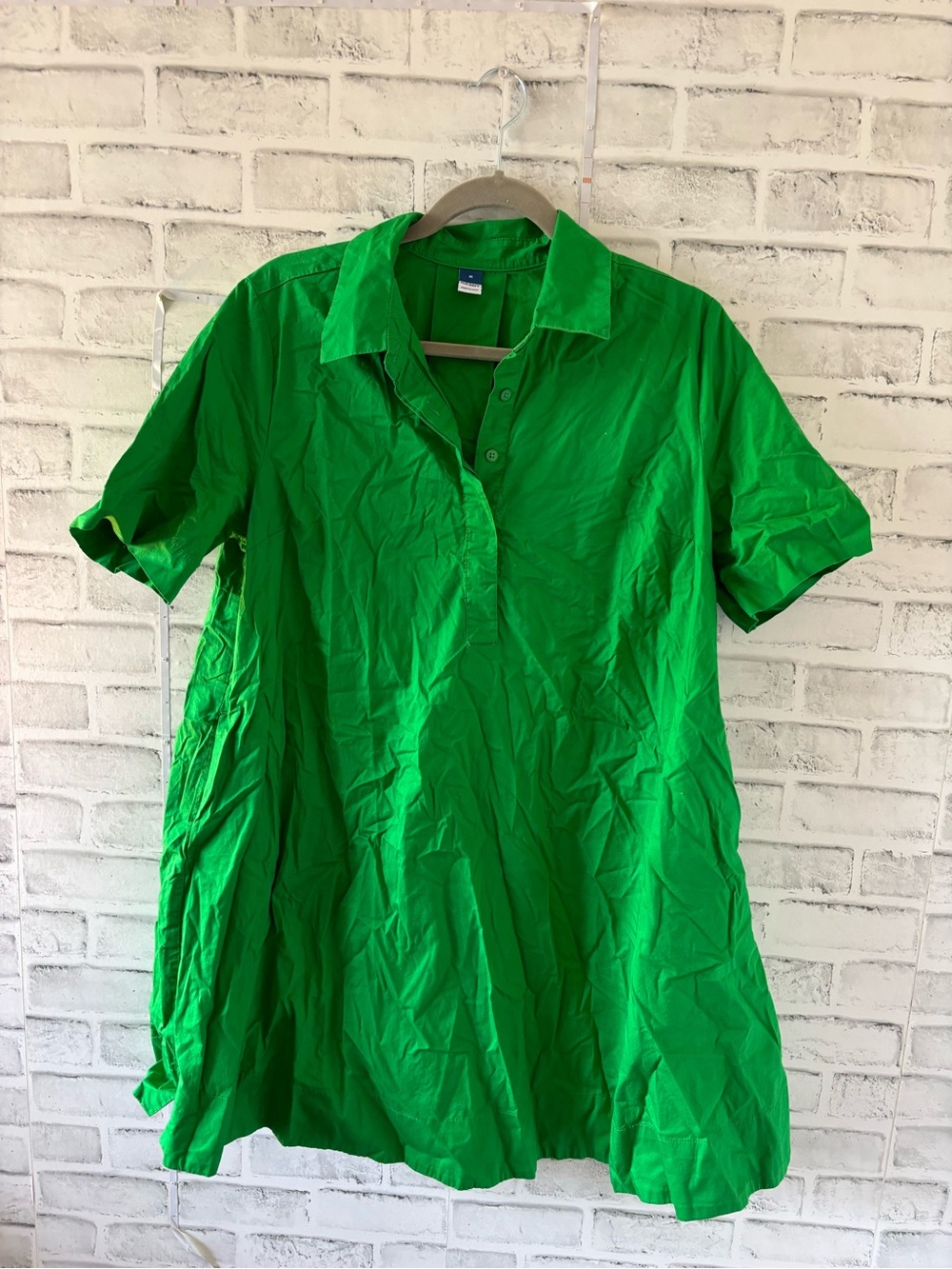 Old Navy women’s  Vibrant Green Collared Shirt